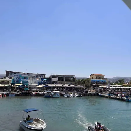 Nice Freshly Renovated Sea-view 아파트